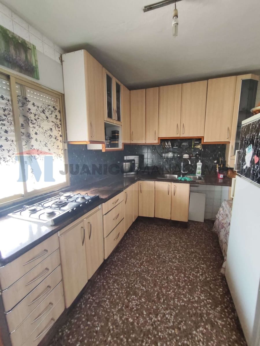 11 bedroom Villa for sale in Roldan with garage - € 135,000 (Ref: 9050461)