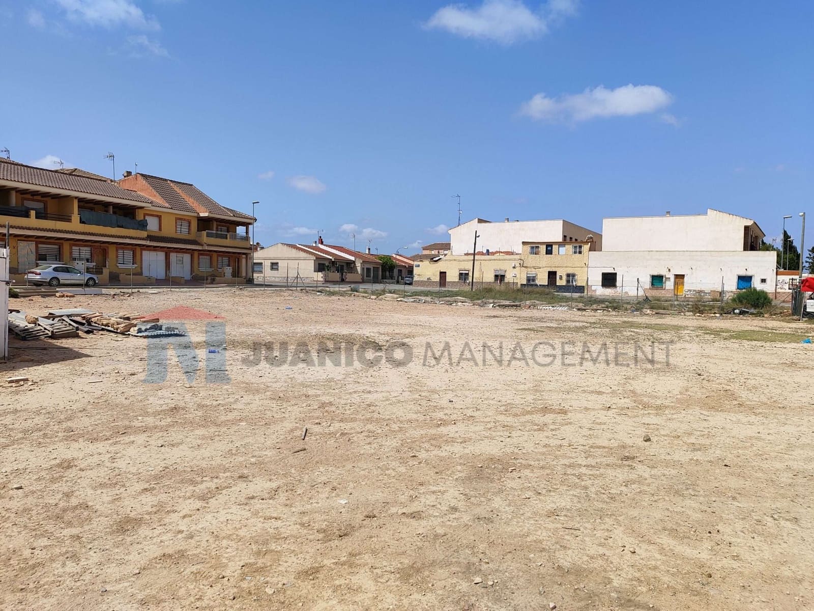 11 bedroom Villa for sale in Roldan with garage - € 135,000 (Ref: 9050461)