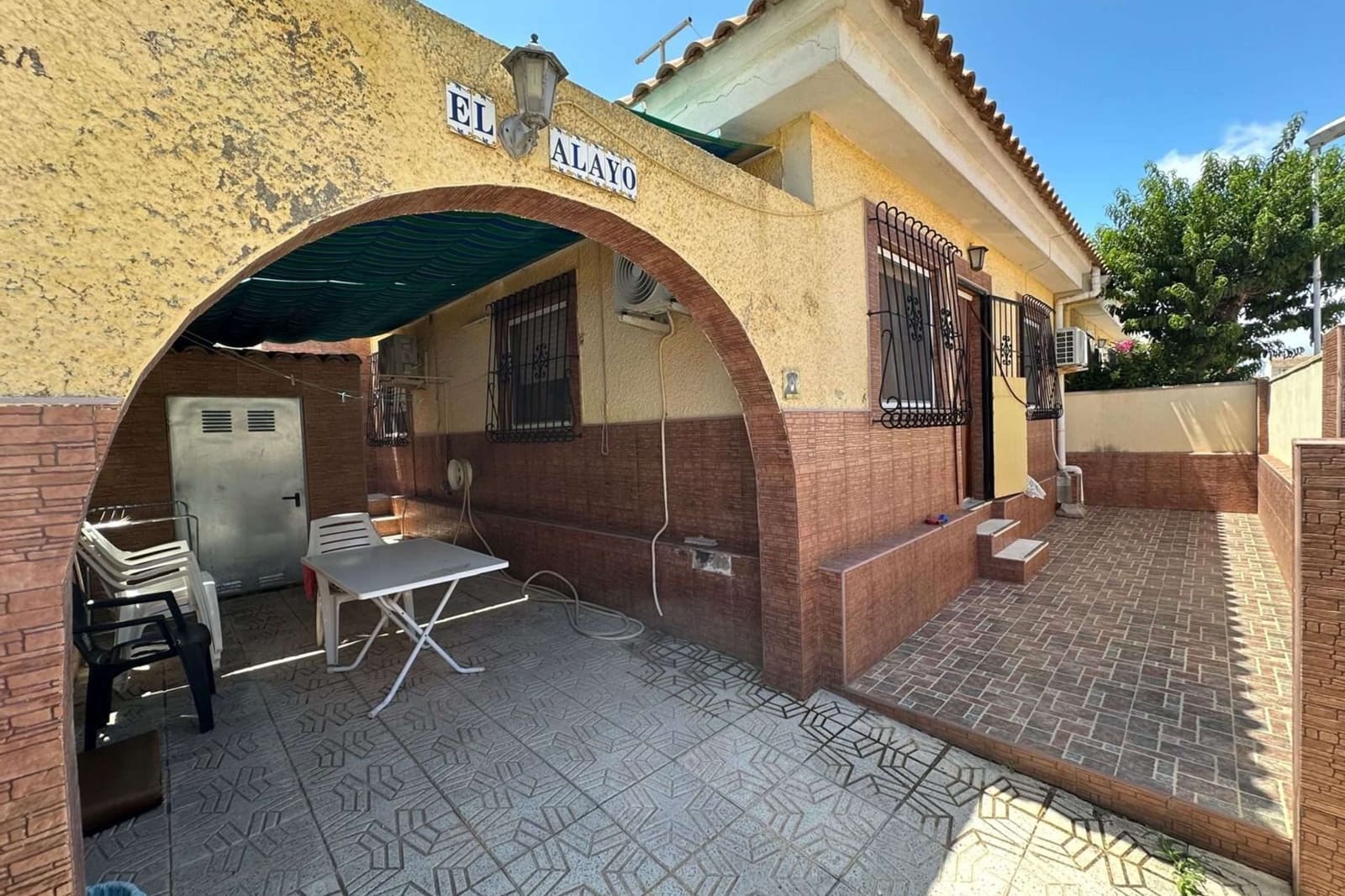 2 bedroom Villa for sale in Los Alcazares with pool - € 149,900 (Ref: 9161710)