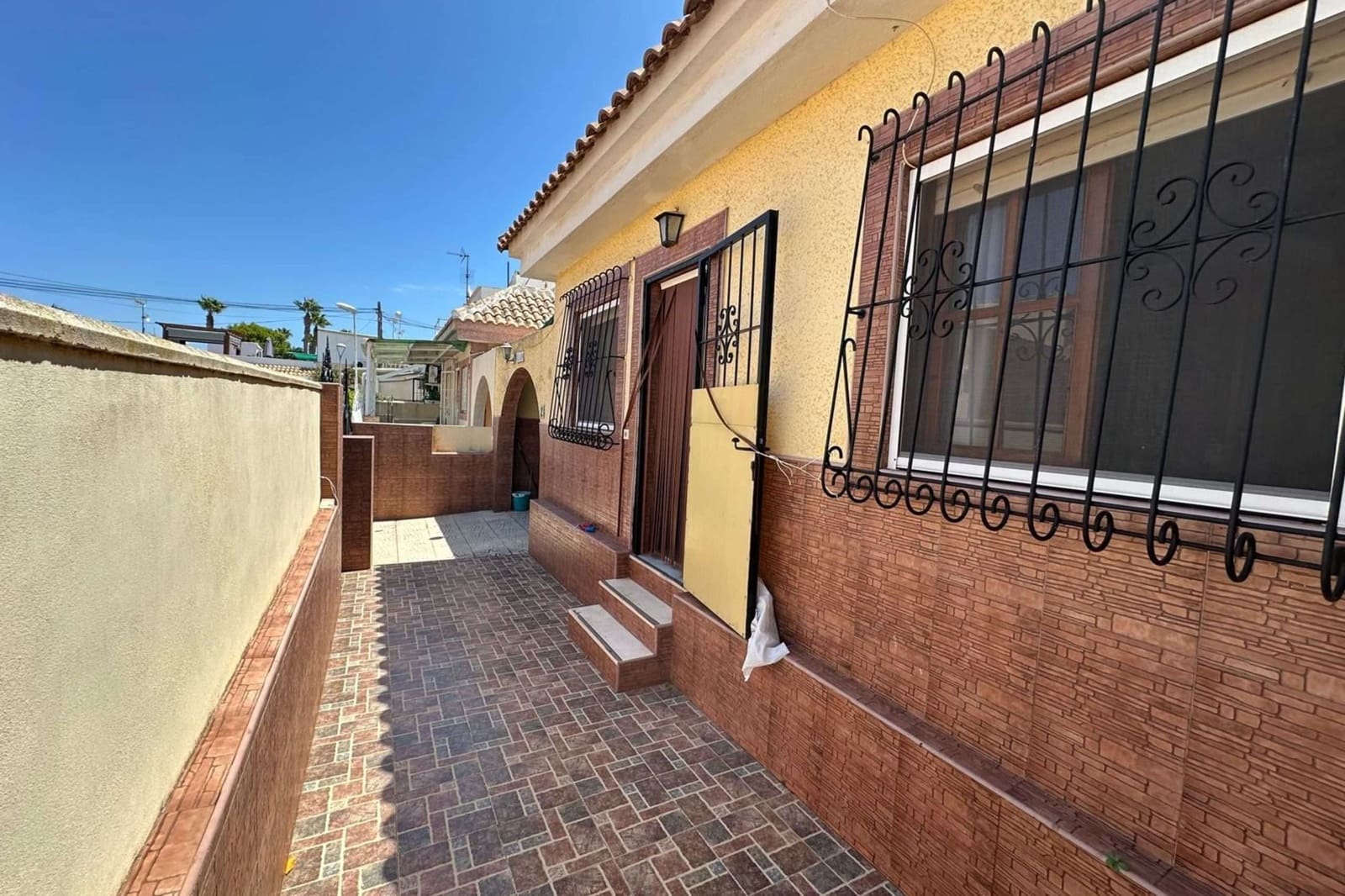 2 bedroom Villa for sale in Los Alcazares with pool - € 149,900 (Ref: 9161710)