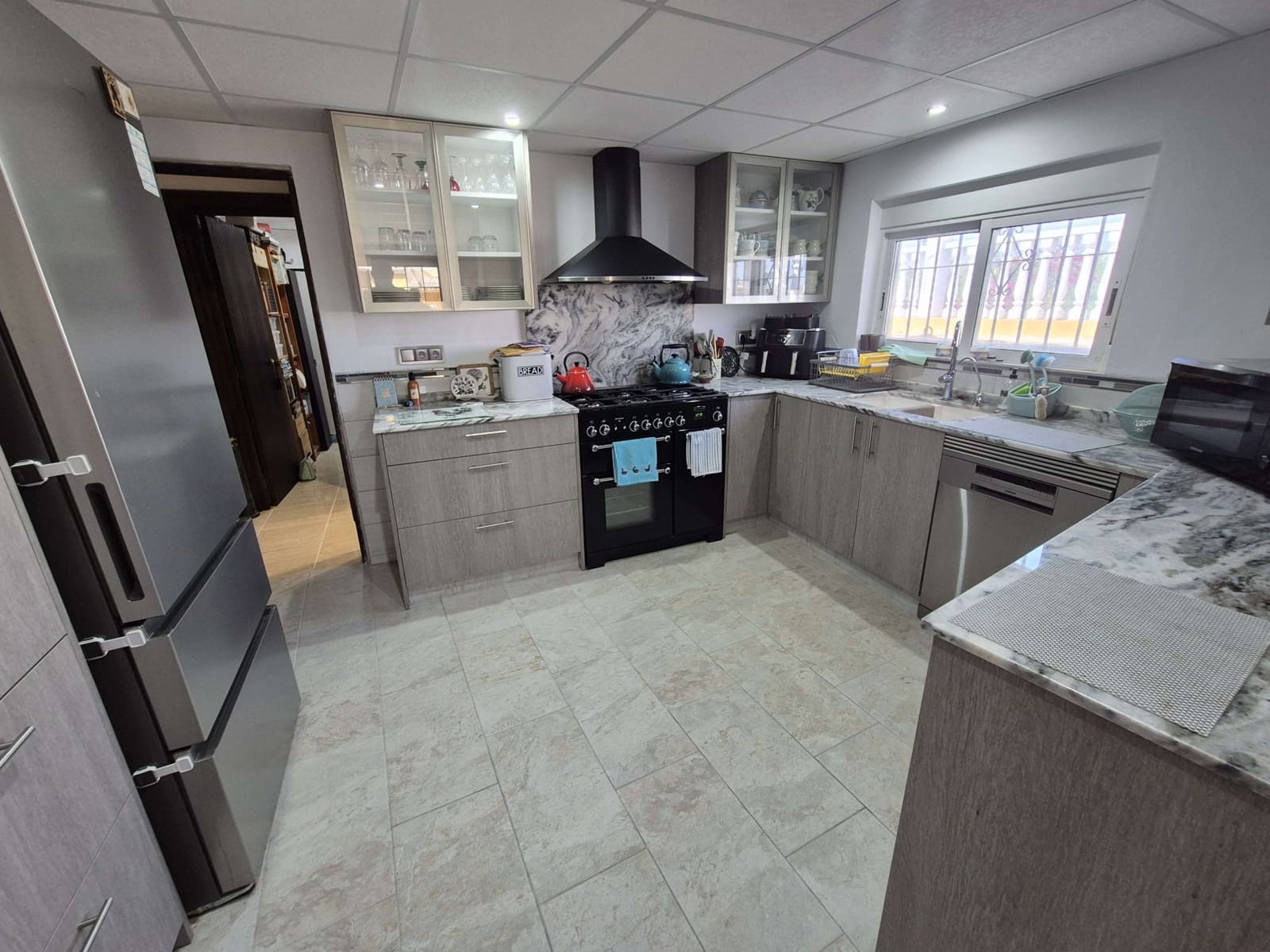 4 bedroom Villa for sale in La Pinilla with pool garage - € 250,000 (Ref: 9175074)