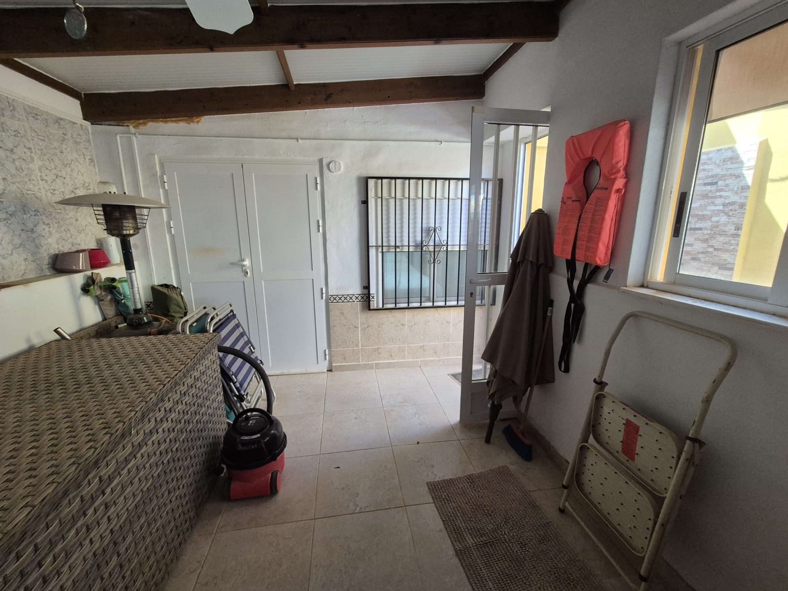 4 bedroom Villa for sale in La Pinilla with pool garage - € 250,000 (Ref: 9175074)