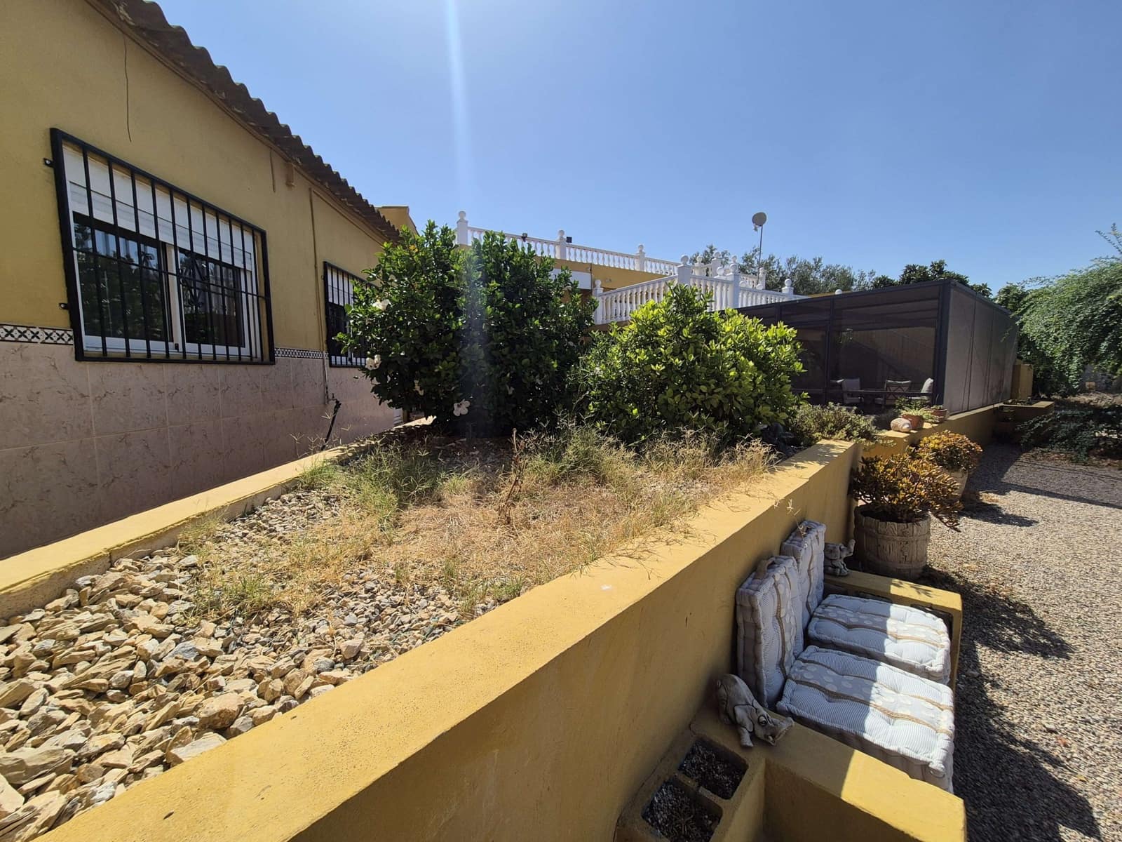 4 bedroom Villa for sale in La Pinilla with pool garage - € 250,000 (Ref: 9175074)