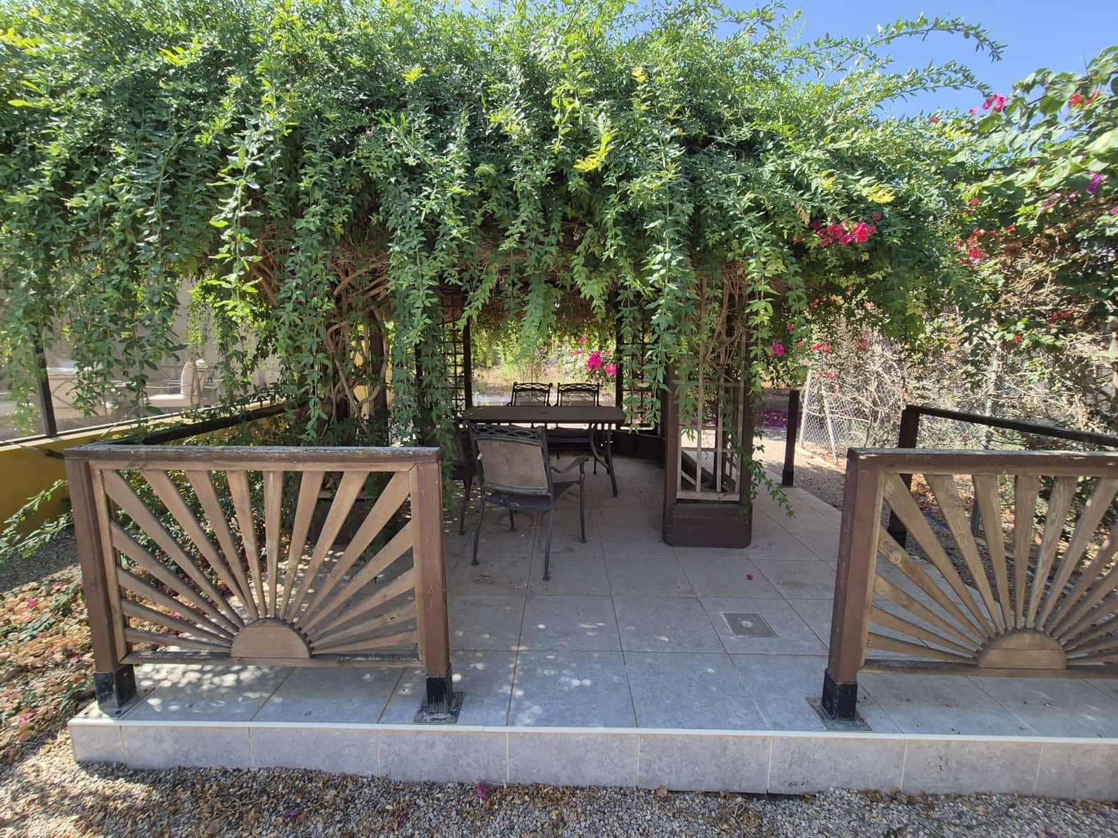 4 bedroom Villa for sale in La Pinilla with pool garage - € 250,000 (Ref: 9175074)