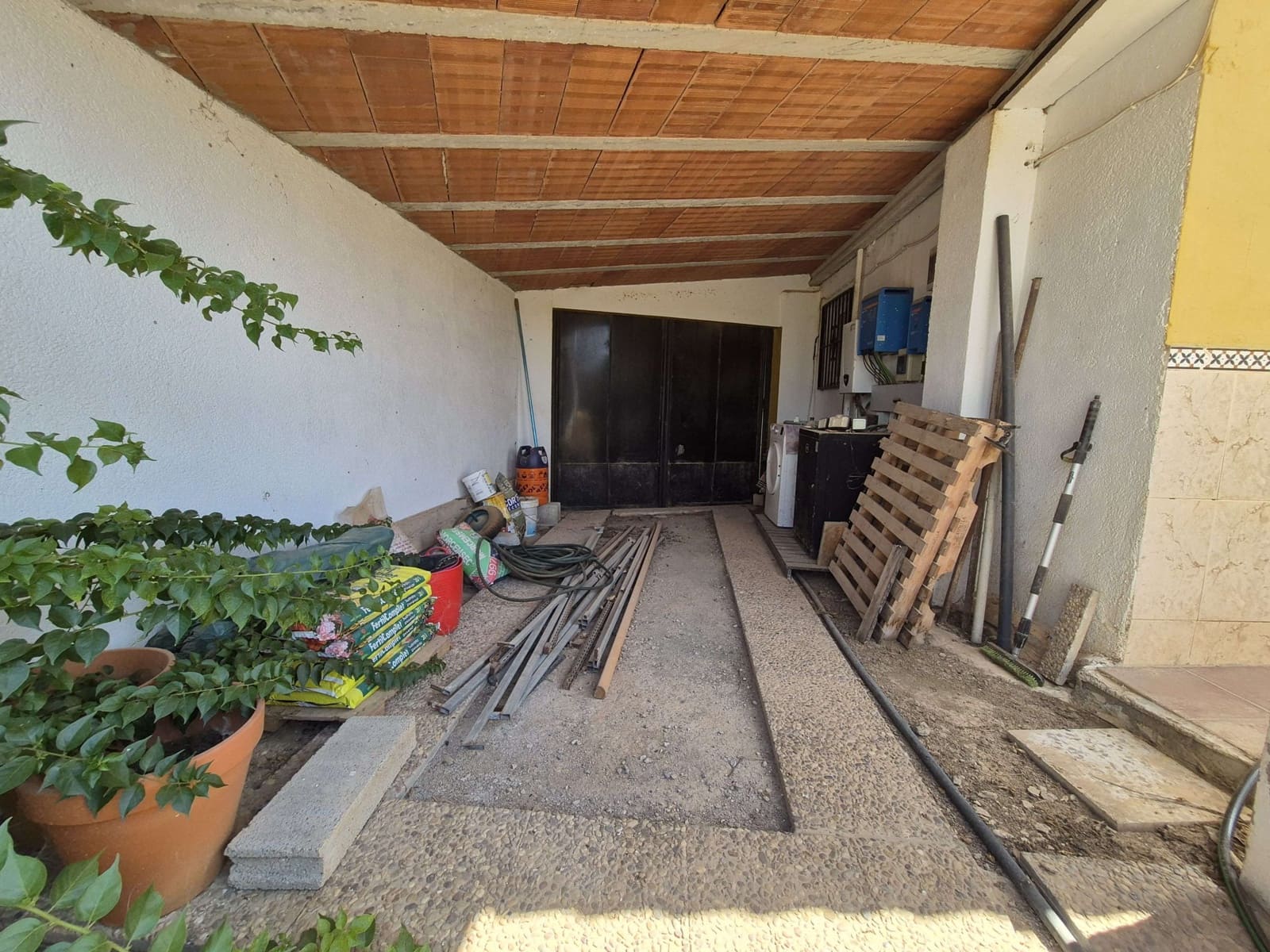 4 bedroom Villa for sale in La Pinilla with pool garage - € 250,000 (Ref: 9175074)