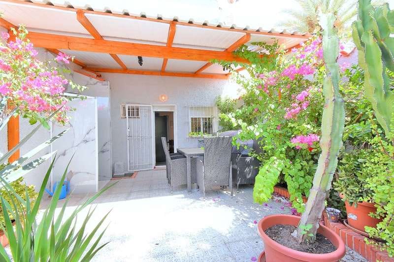 2 bedroom Villa for sale in Los Alcazares with pool garage - € 267,000 (Ref: 9175875)