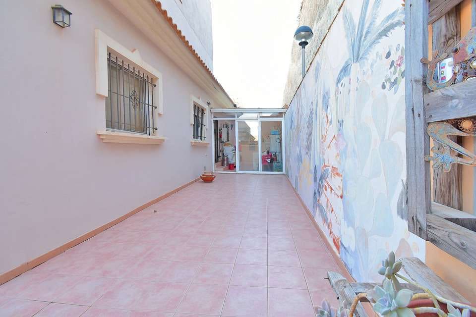 3 bedroom Villa for sale in El Carmoli with pool - € 425,000 (Ref: 9189307)