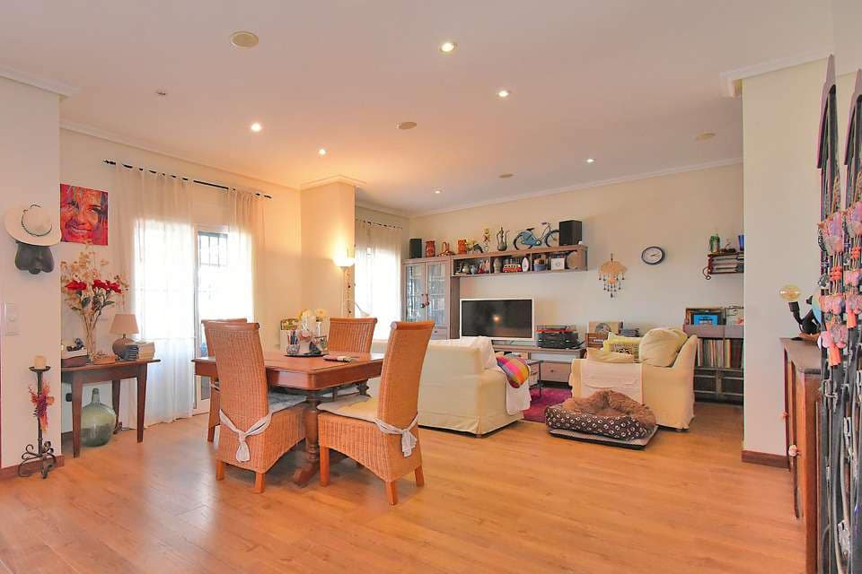 3 bedroom Villa for sale in El Carmoli with pool - € 425,000 (Ref: 9189307)