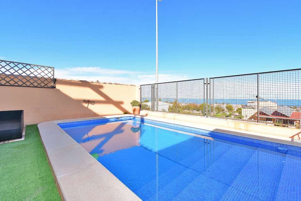 3 bedroom Villa for sale in El Carmoli with pool - € 425,000 (Ref: 9189307)