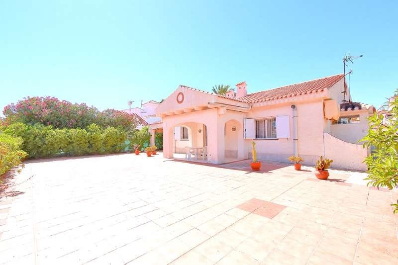 3 soveværelse Villa til salg i Estrella de Mar med swimmingpool garage - € 355.000 (Ref: 9241194)