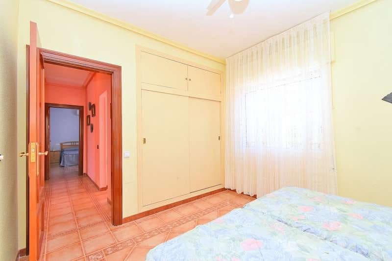 3 makuuhuone Huvila myytävänä paikassa Estrella de Mar mukana uima-altaan 
autotalli - 355 000 € (Ref: 9241194)