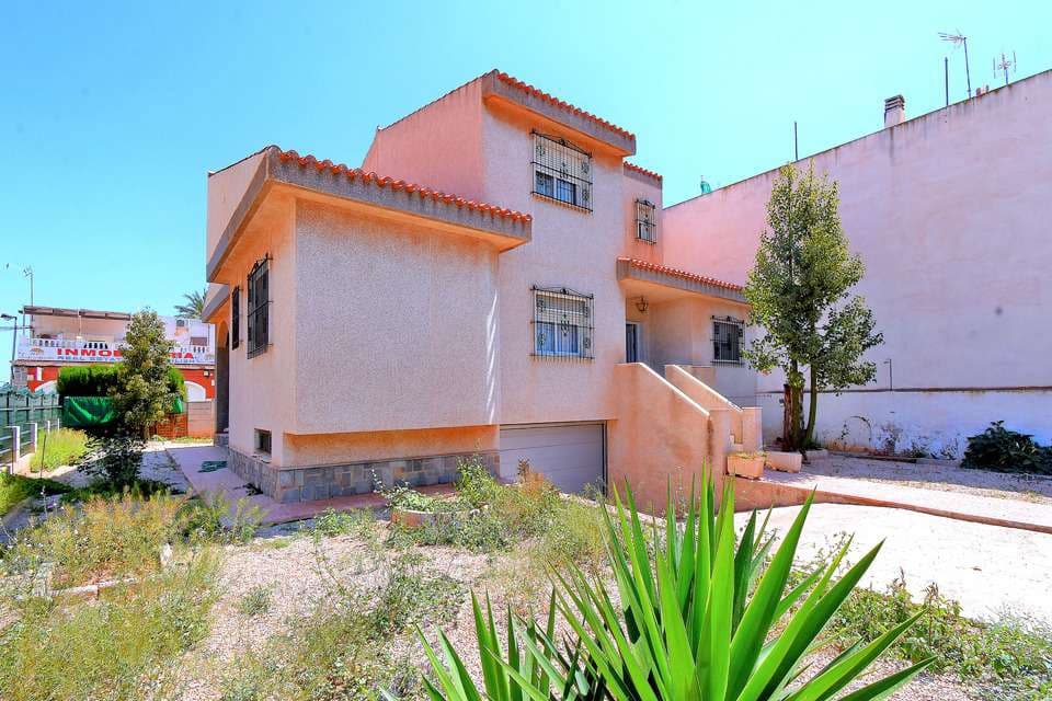 5 bedroom Villa for sale in Los Urrutias with garage - € 315,000 (Ref: 9275378)