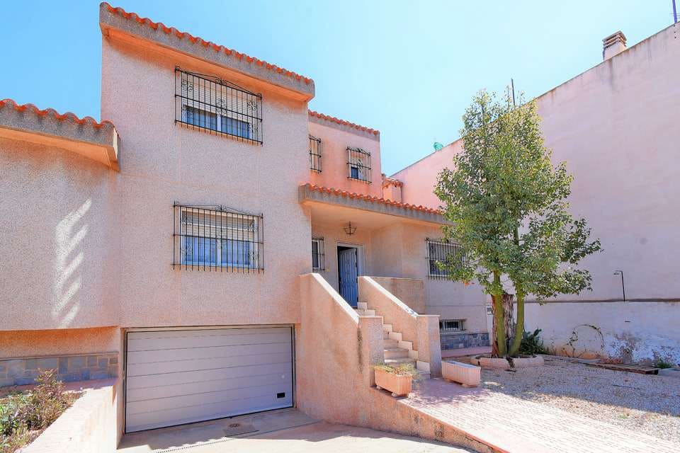 5 bedroom Villa for sale in Los Urrutias with garage - € 315,000 (Ref: 9275378)