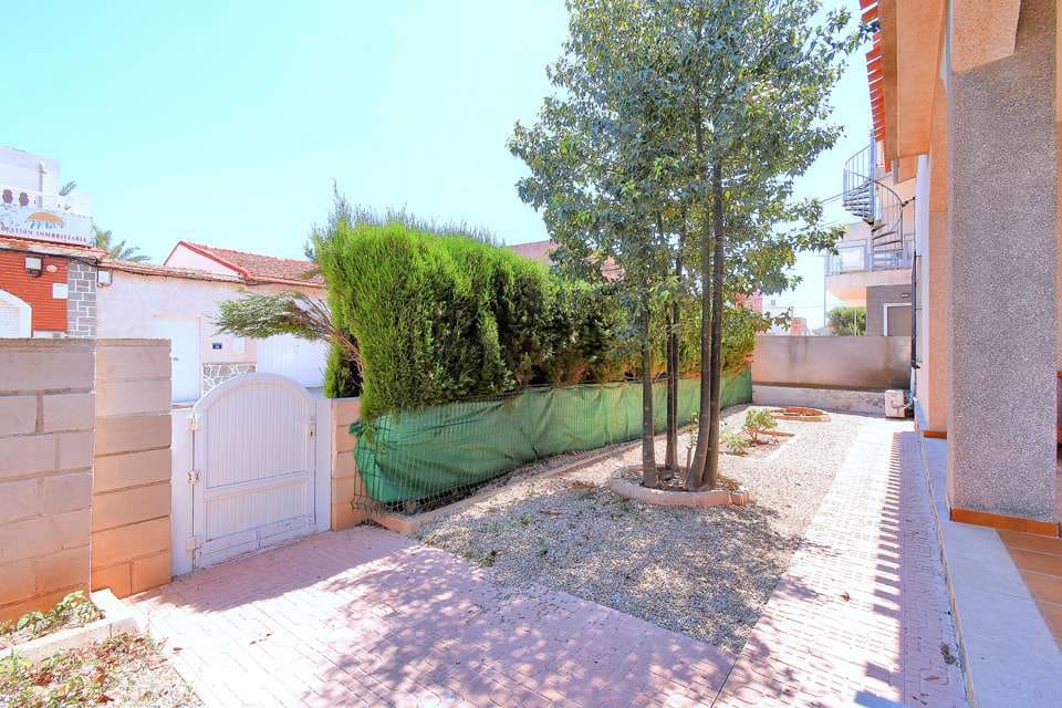 5 bedroom Villa for sale in Los Urrutias with garage - € 315,000 (Ref: 9275378)