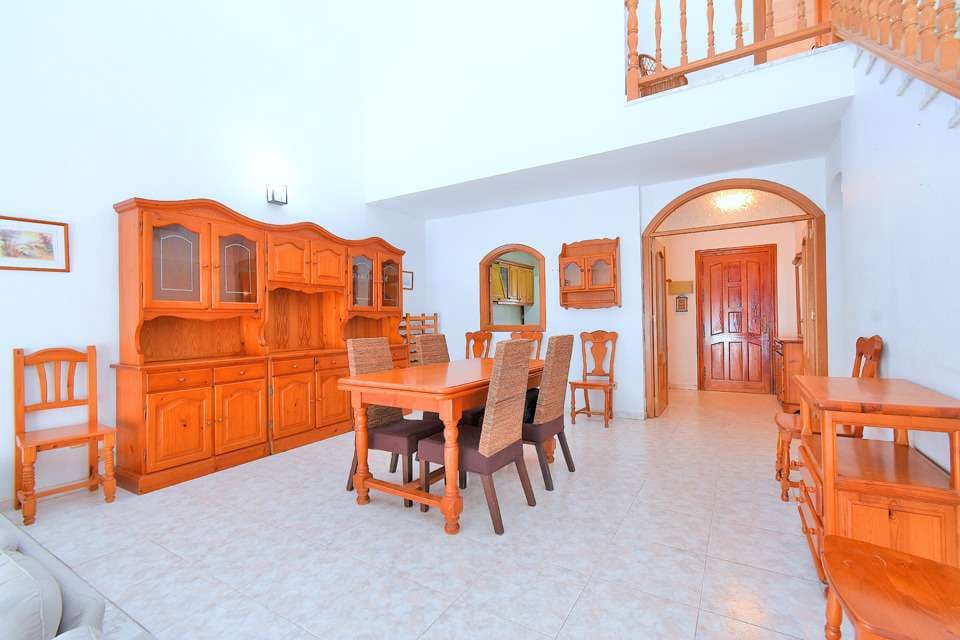 5 bedroom Villa for sale in Los Urrutias with garage - € 315,000 (Ref: 9275378)