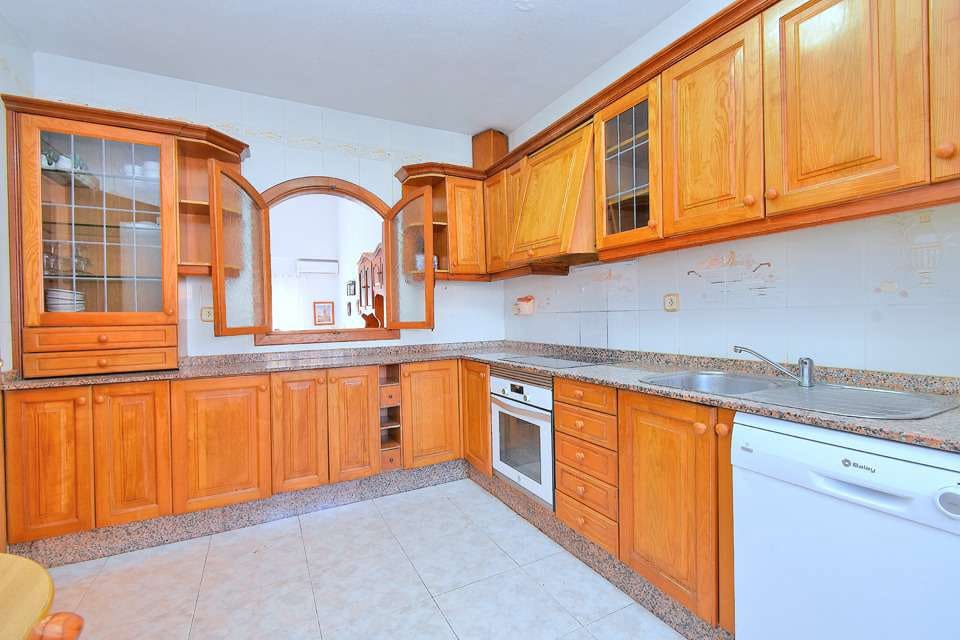 5 bedroom Villa for sale in Los Urrutias with garage - € 315,000 (Ref: 9275378)