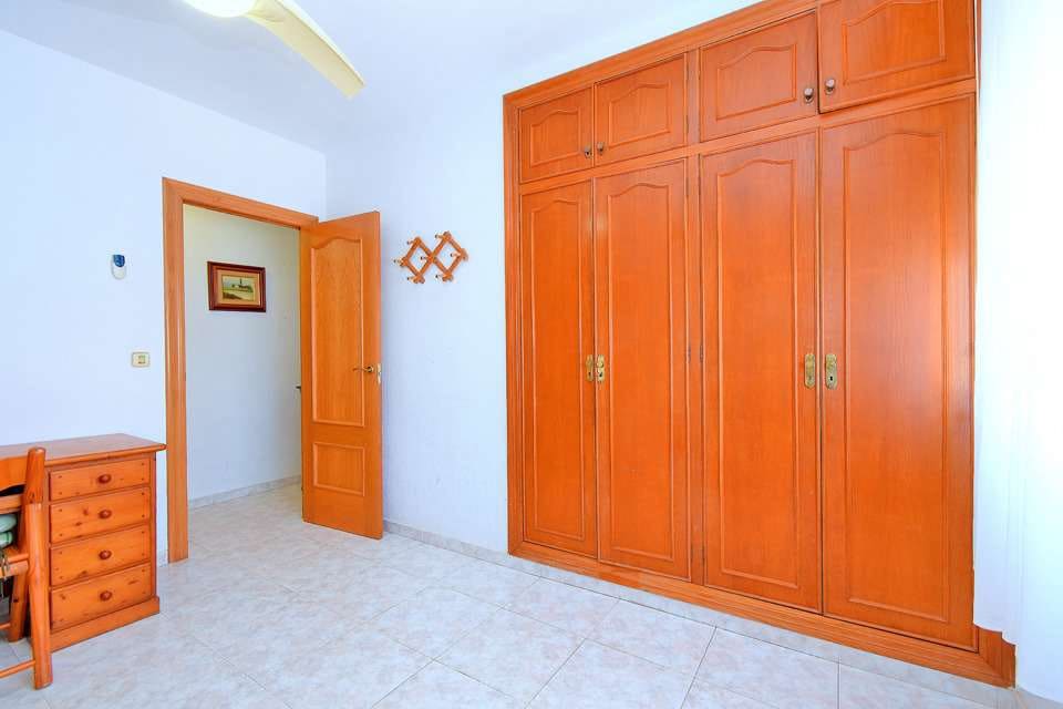 5 bedroom Villa for sale in Los Urrutias with garage - € 315,000 (Ref: 9275378)