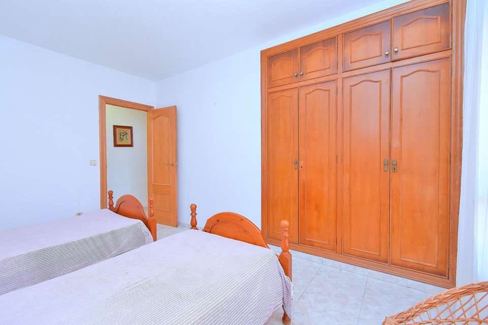 5 bedroom Villa for sale in Los Urrutias with garage - € 315,000 (Ref: 9275378)