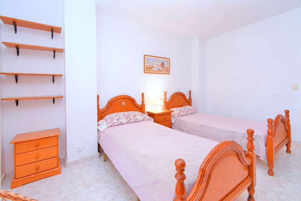 5 bedroom Villa for sale in Los Urrutias with garage - € 315,000 (Ref: 9275378)