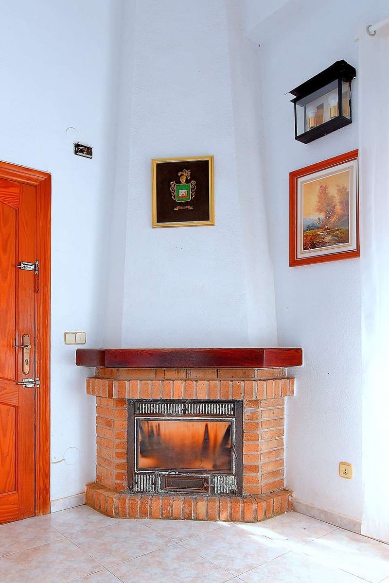 5 bedroom Villa for sale in Los Urrutias with garage - € 315,000 (Ref: 9275378)