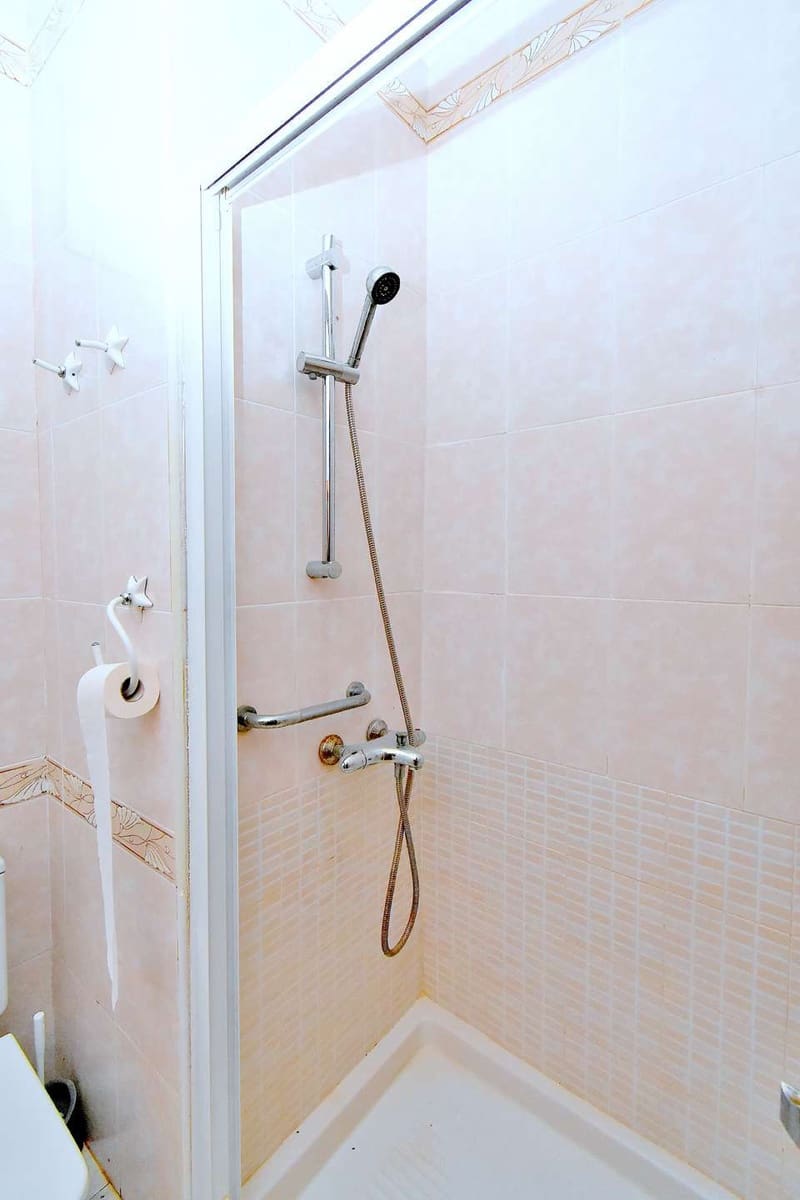 5 bedroom Villa for sale in Los Urrutias with garage - € 315,000 (Ref: 9275378)