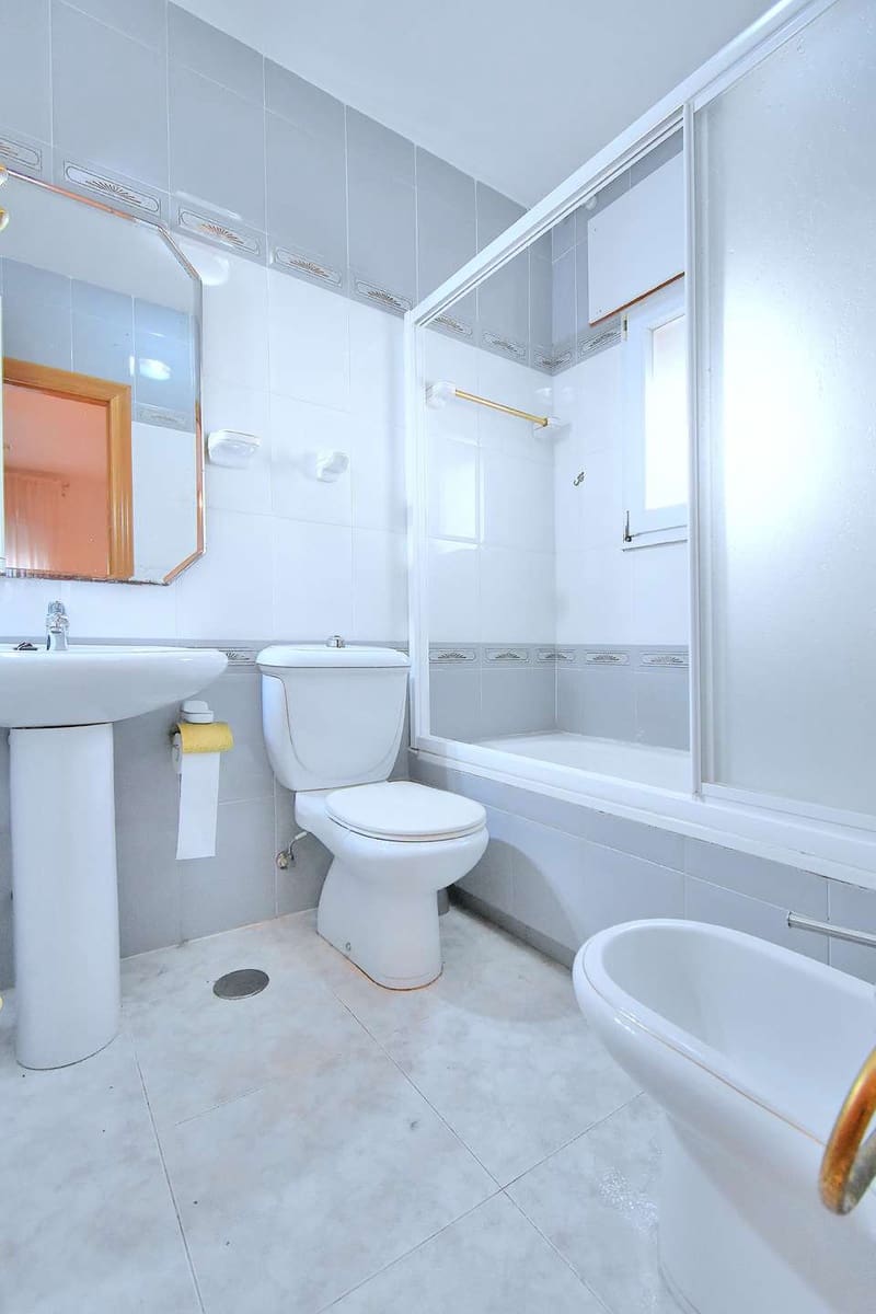 5 bedroom Villa for sale in Los Urrutias with garage - € 315,000 (Ref: 9275378)