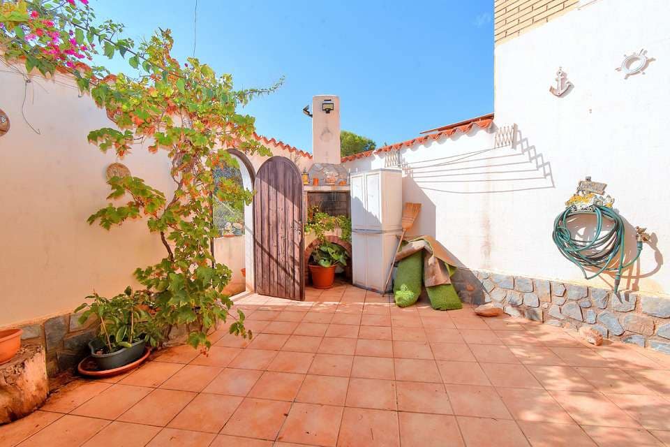 2 soveværelse Villa til salg i Estrella de Mar med swimmingpool garage - € 185.000 (Ref: 9324469)