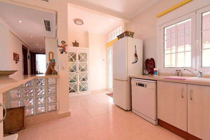 3 bedroom Villa for sale in El Carmoli with pool - € 399,000 (Ref: 9352166)