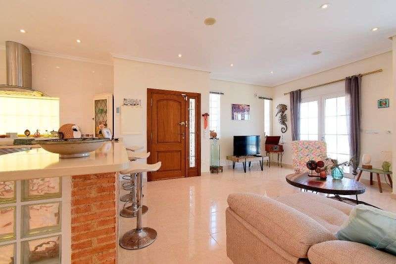 3 bedroom Villa for sale in El Carmoli with pool - € 399,000 (Ref: 9352166)