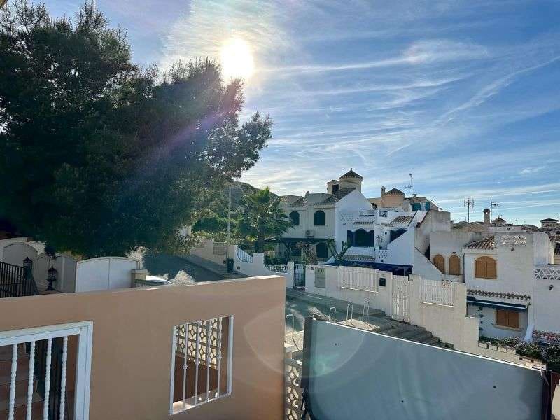 3 bedroom Villa for sale in El Carmoli with pool - € 399,000 (Ref: 9352166)