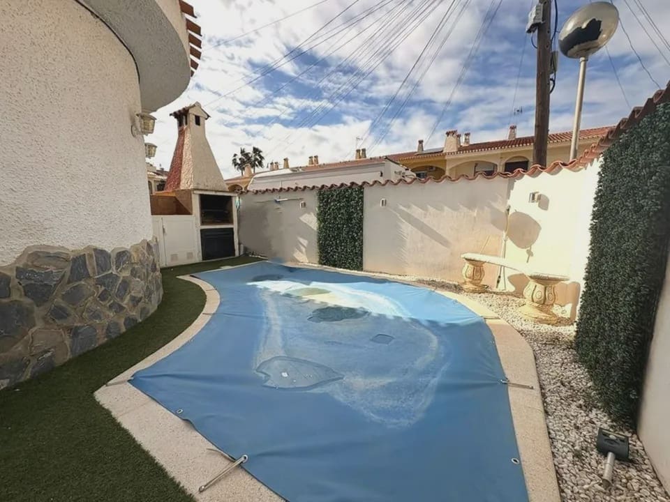 2 soveværelse Villa til salg i Los Urrutias med swimmingpool garage - € 160.000 (Ref: 9769002)