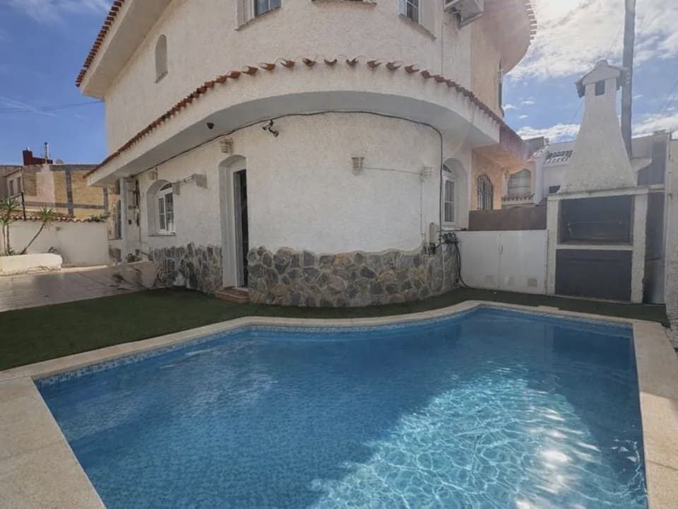 2 soveværelse Villa til salg i Los Urrutias med swimmingpool garage - € 160.000 (Ref: 9769002)