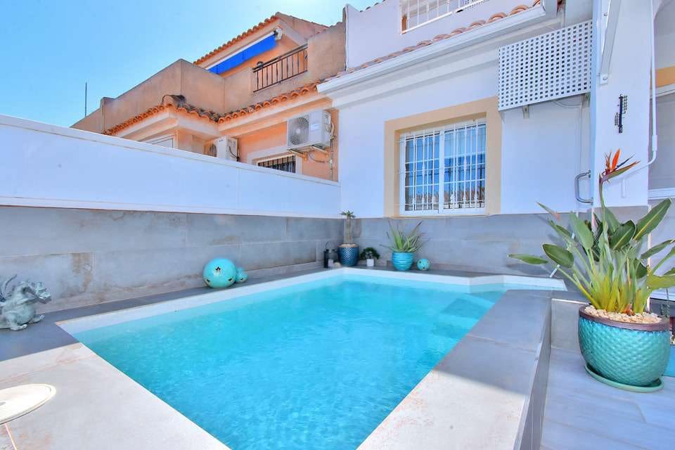 3 bedroom Villa for sale in Estrella de Mar with pool - € 249,000 (Ref: 9804861)