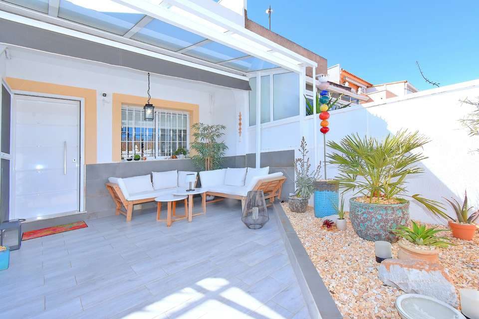 3 bedroom Villa for sale in Estrella de Mar with pool - € 249,000 (Ref: 9804861)