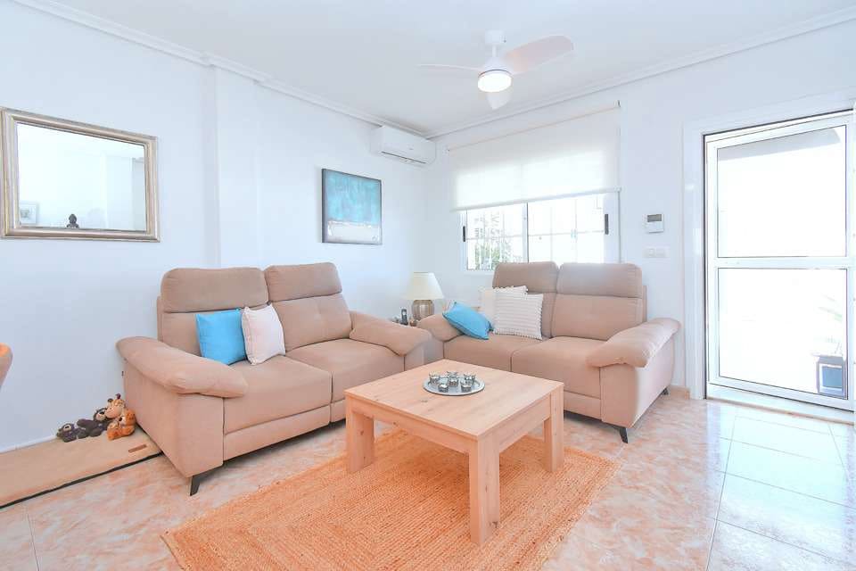 3 bedroom Villa for sale in Estrella de Mar with pool - € 249,000 (Ref: 9804861)