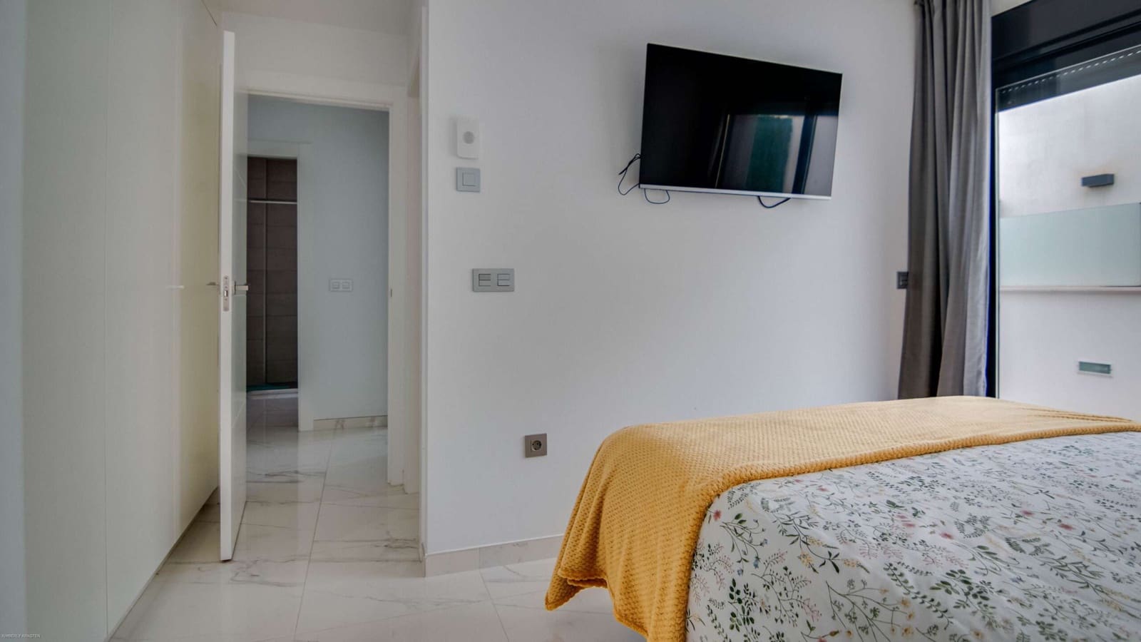 2 slaapkamer Villa te koop in Roda met zwembad garage - € 339.500 (Ref: 9805588)