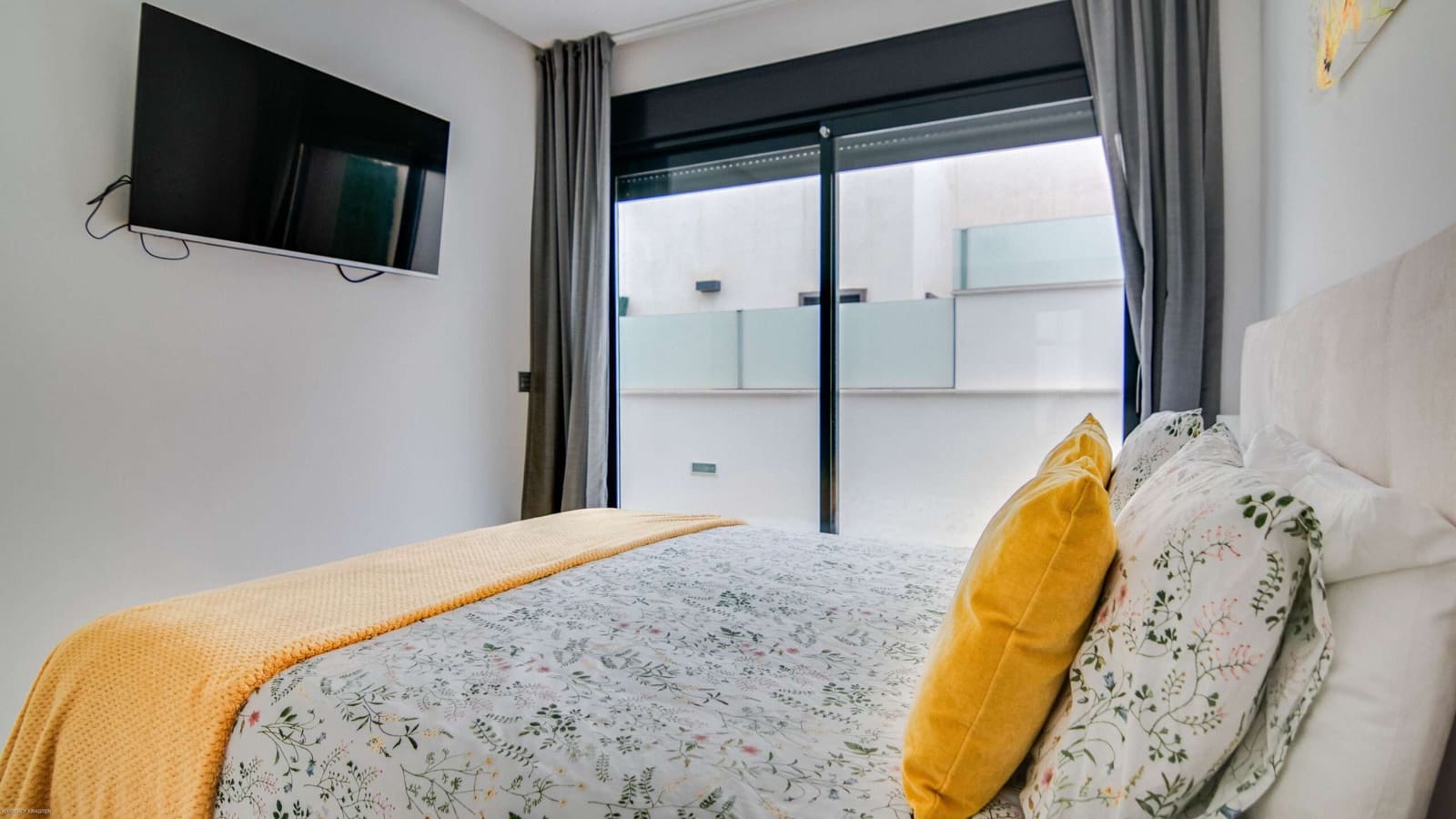 2 slaapkamer Villa te koop in Roda met zwembad garage - € 339.500 (Ref: 9805588)