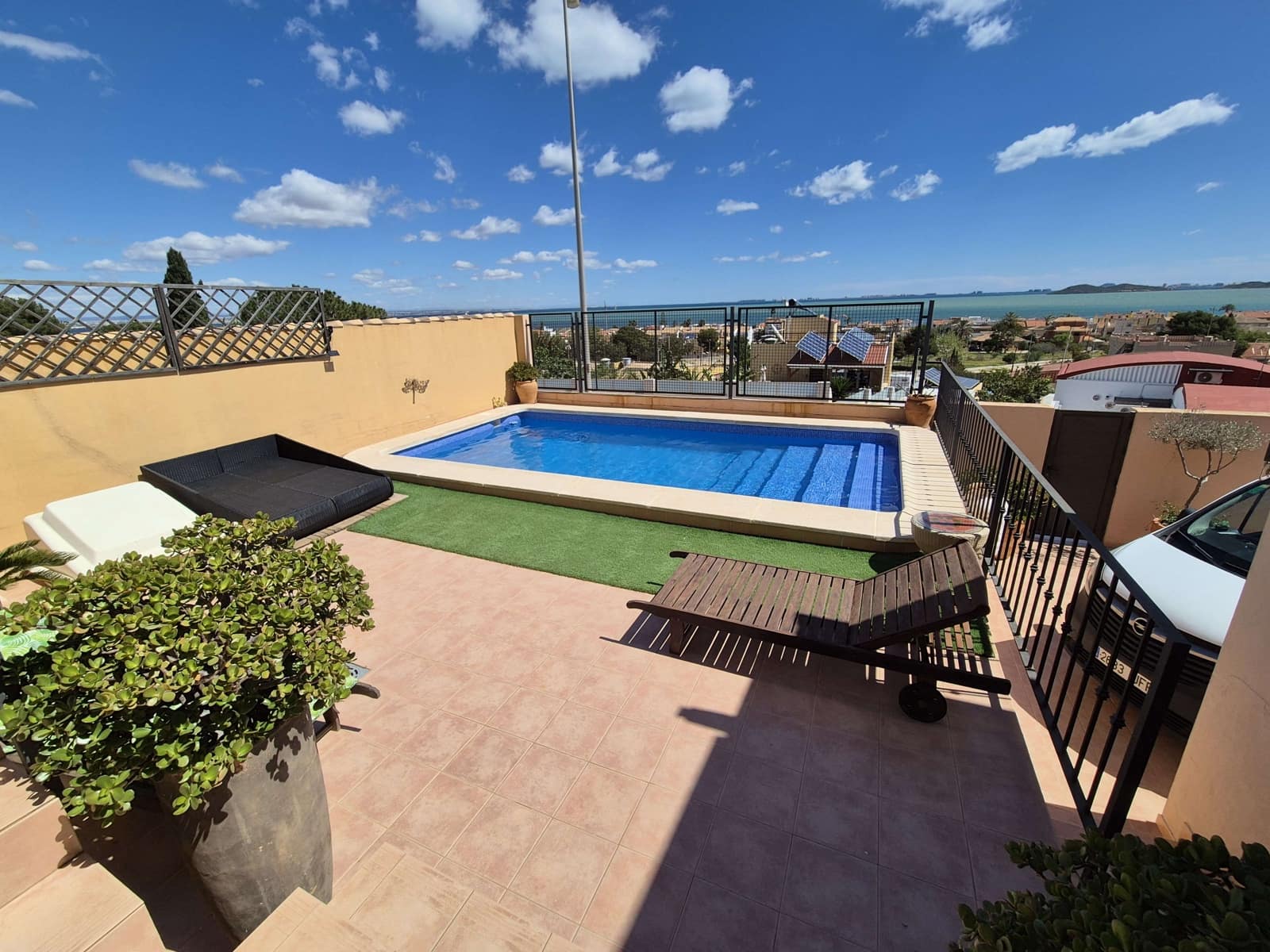 4 sovrum Villa till salu i El Carmoli med pool garage - 425 000 € (Ref: 9829665)