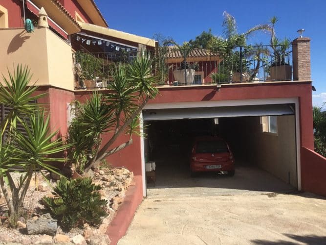 4 bedroom Villa for sale in Totana with pool garage - € 425,000 (Ref: 9829666)