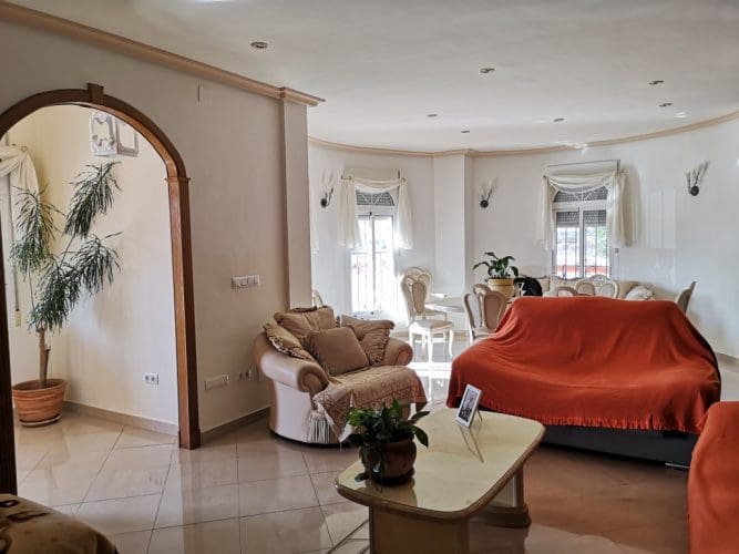 5 bedroom Villa for sale in Fuente Alamo de Murcia with pool garage - € 299,500 (Ref: 9829669)