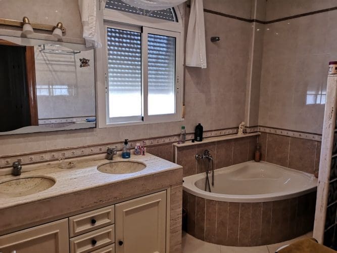 5 bedroom Villa for sale in Fuente Alamo de Murcia with pool garage - € 299,500 (Ref: 9829669)