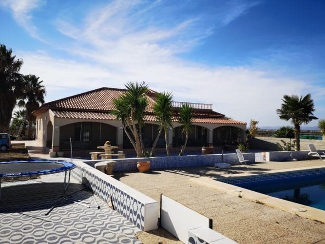 5 bedroom Villa for sale in Fuente Alamo de Murcia with pool garage - € 299,500 (Ref: 9829669)