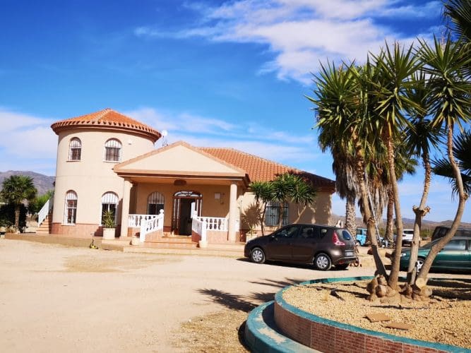 5 bedroom Villa for sale in Fuente Alamo de Murcia with pool garage - € 299,500 (Ref: 9829669)