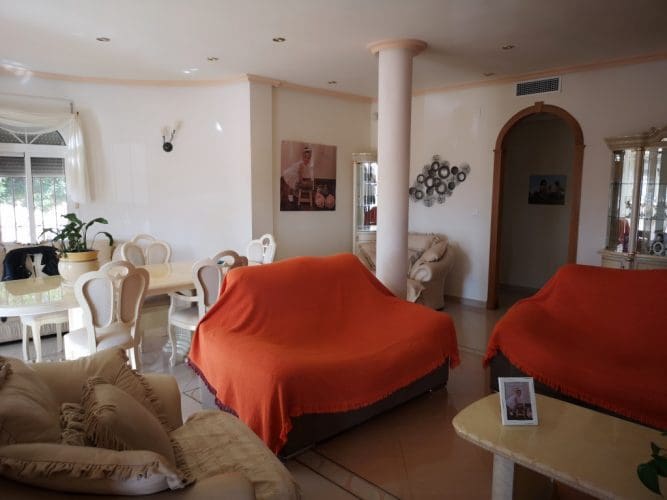 5 bedroom Villa for sale in Fuente Alamo de Murcia with pool garage - € 299,500 (Ref: 9829669)