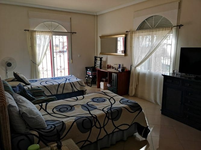 5 bedroom Villa for sale in Fuente Alamo de Murcia with pool garage - € 299,500 (Ref: 9829669)