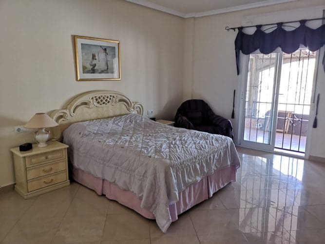 5 bedroom Villa for sale in Fuente Alamo de Murcia with pool garage - € 299,500 (Ref: 9829669)