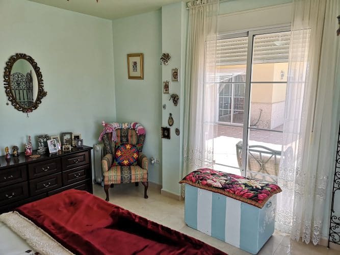5 bedroom Villa for sale in El Pareton with garage - € 282,980 (Ref: 9829671)