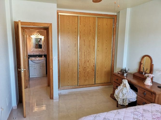 5 bedroom Villa for sale in El Pareton with garage - € 282,980 (Ref: 9829671)
