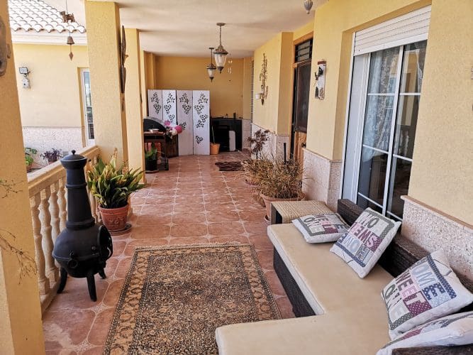 5 bedroom Villa for sale in El Pareton with garage - € 282,980 (Ref: 9829671)