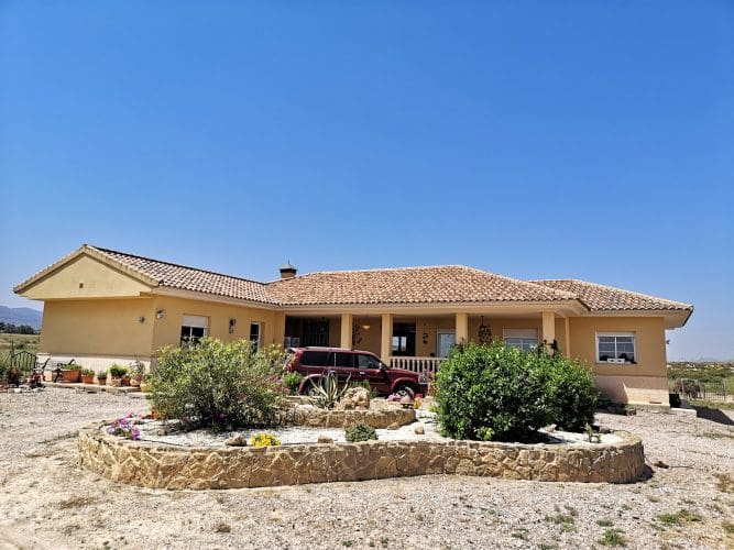 5 bedroom Villa for sale in El Pareton with garage - € 282,980 (Ref: 9829671)